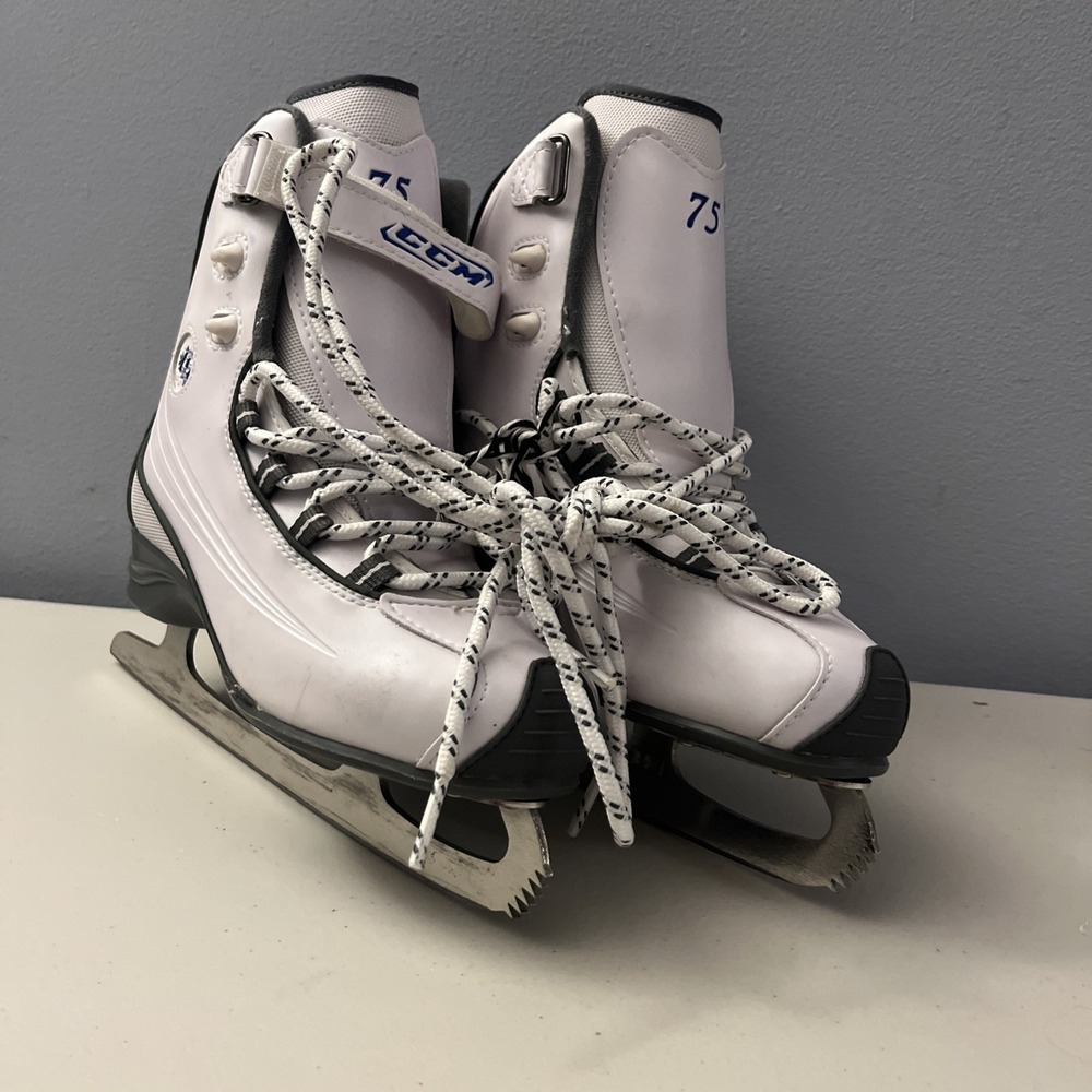 CCM Ice Skates Size 7 Women's Skates 75 Lace Up Figure Skates